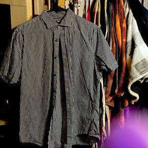 Short sleeve dress shrit worn 3 times easy to was very comfortable shirts